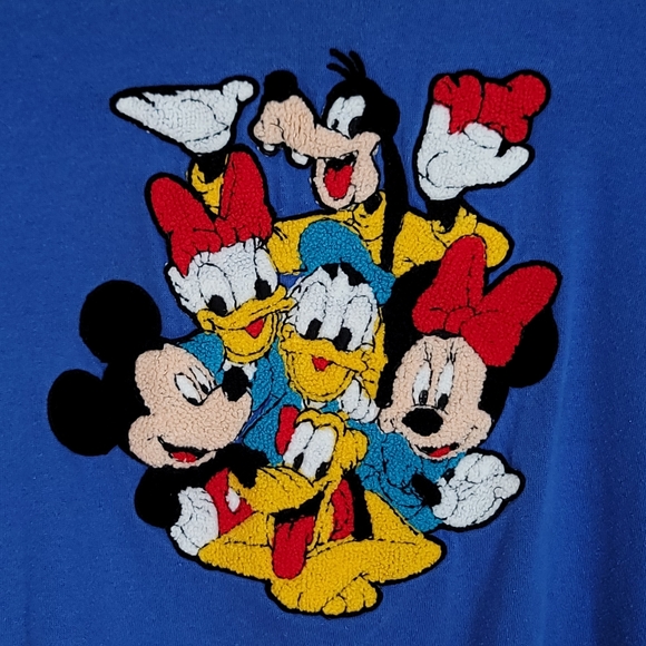 Disney Embroidered Whole Gang Crew Neck Sweatshirt Blue Youth Size L - Picture 2 of 7